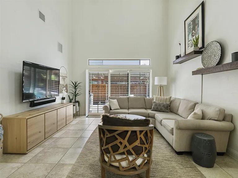 4724 Durham Dr — Photo 3