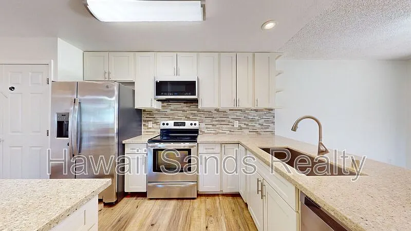 3 bed, 2.0 bath, $4,050 — Photo 3