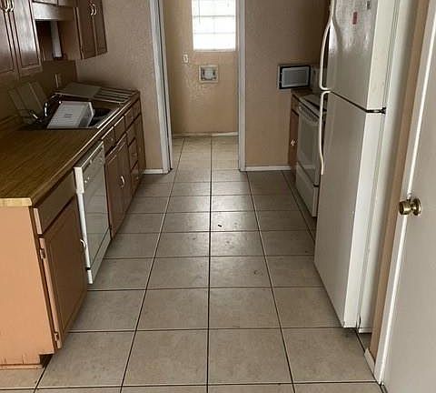 4th image of 2104 Continental Dr