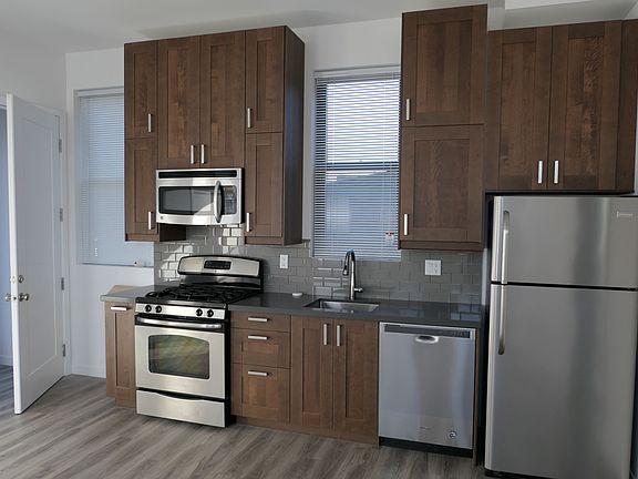 4th image of 3939 S Centinela Ave #A