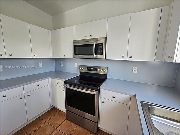 3rd image of 1046 NE 41st Ave