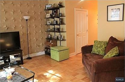 3rd image of 17 51st St APT 3