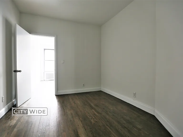 234 E 89th St #4W — Photo 4