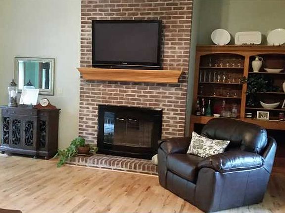 5th image of 3019 W Pleasant Dr