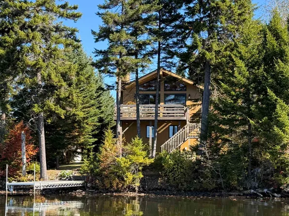 521 Beach Road, Pittsburg, NH 03592