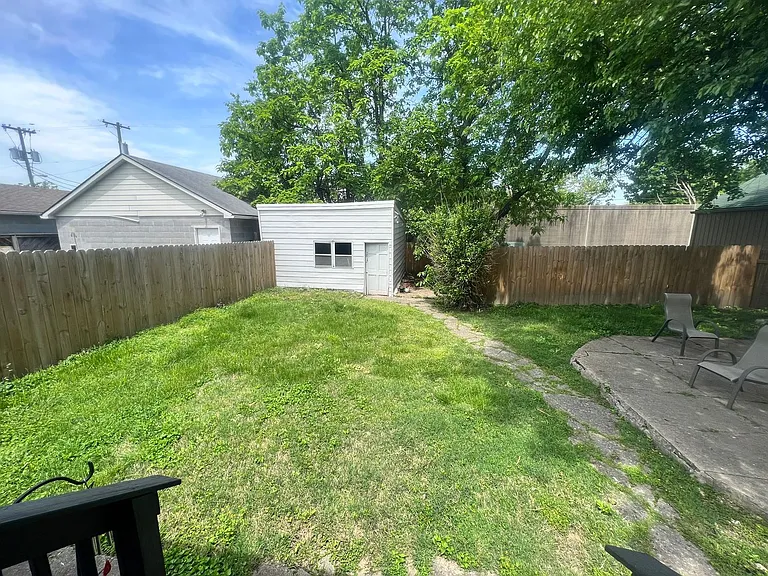 1327 E Washington St — Photo 47