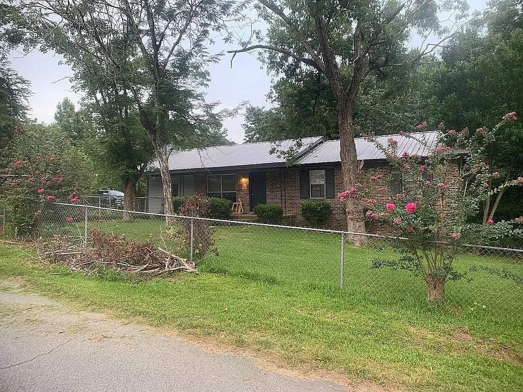 107 Oakwood Dr photo 1