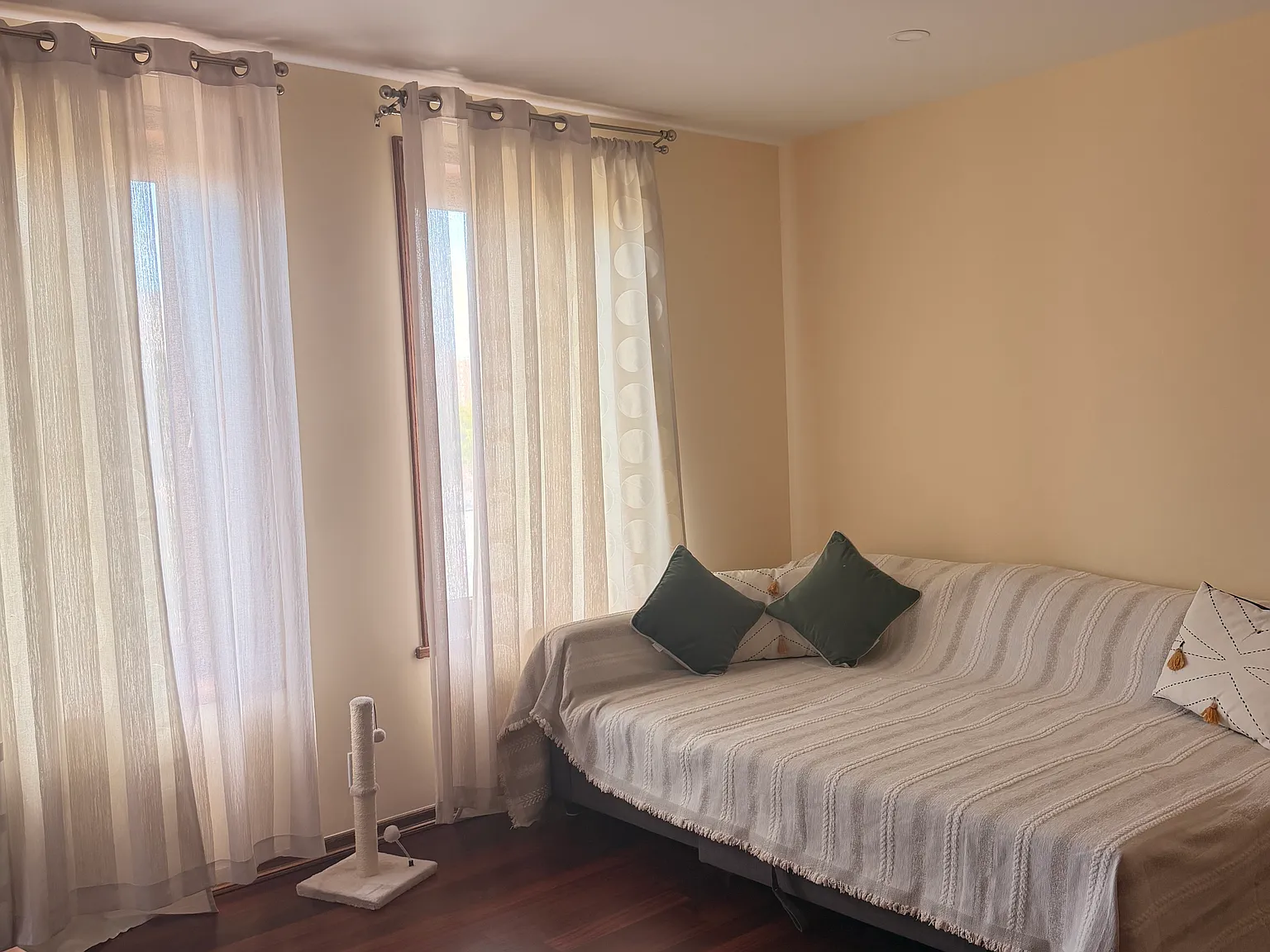 3 bed, 1300 sqft, $3,800 — Photo 4