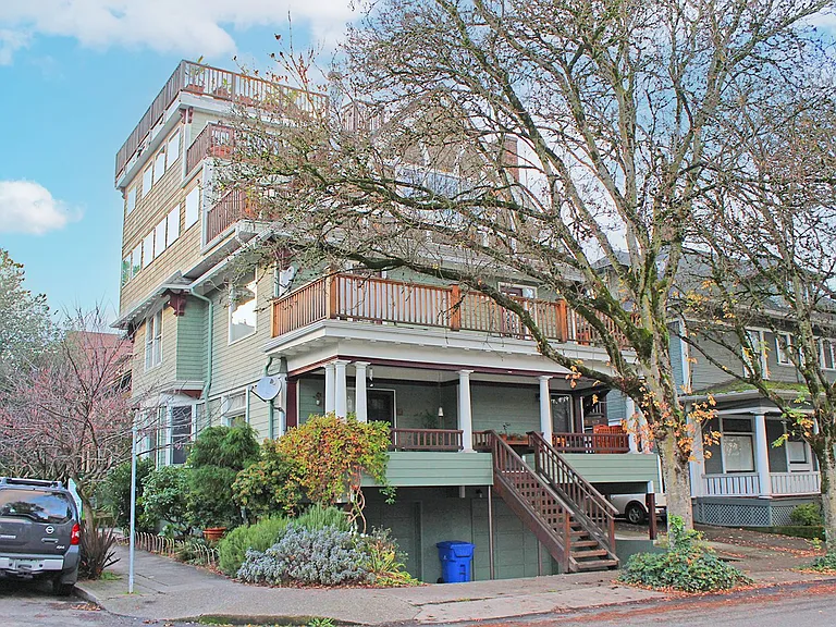 601 NW 22nd Ave — Photo 2