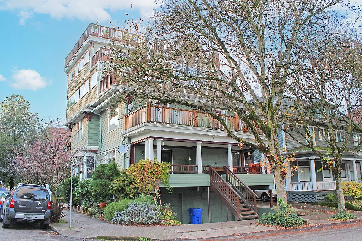 Building Photo - 601 NW 22nd Ave