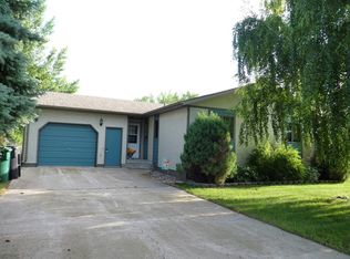 21 3rd St SE, Carrington, ND 58421
