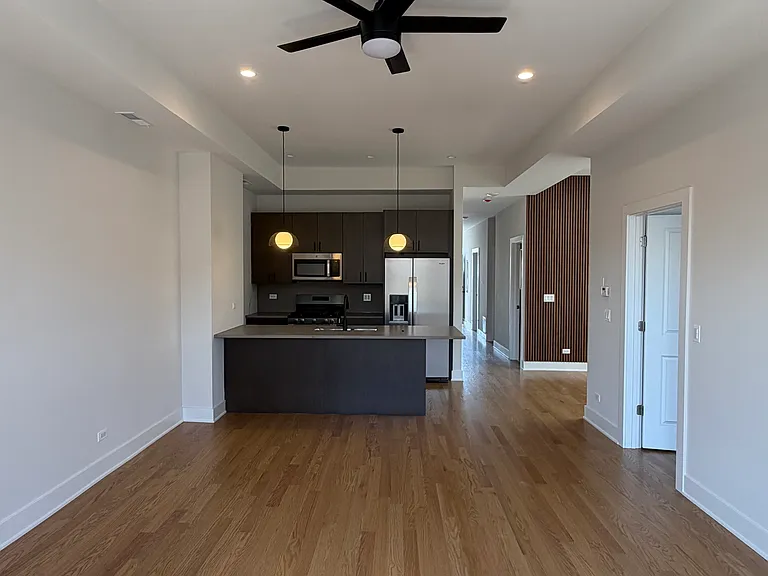 3354 N Sheffield Ave — Photo 7