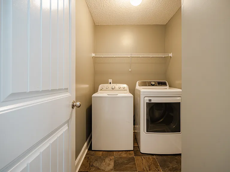 717 Highgrove Ct — Photo 35