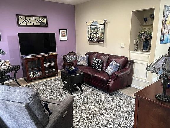 4th image of 520 W Sunnyoaks Ave