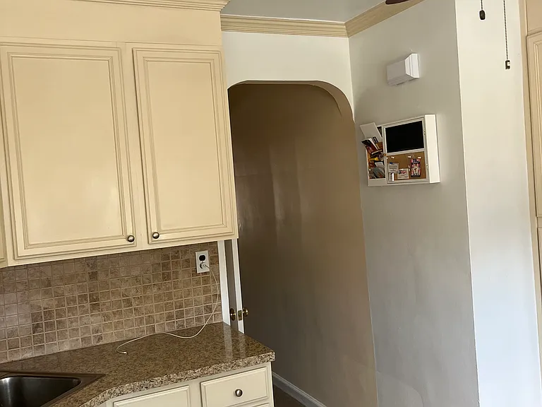 83 Dongan Ave #2 — Photo 5