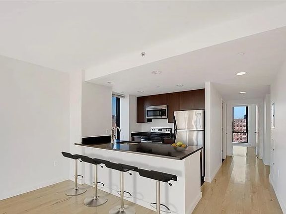 4th image of 1595 Lexington Ave APT 4B