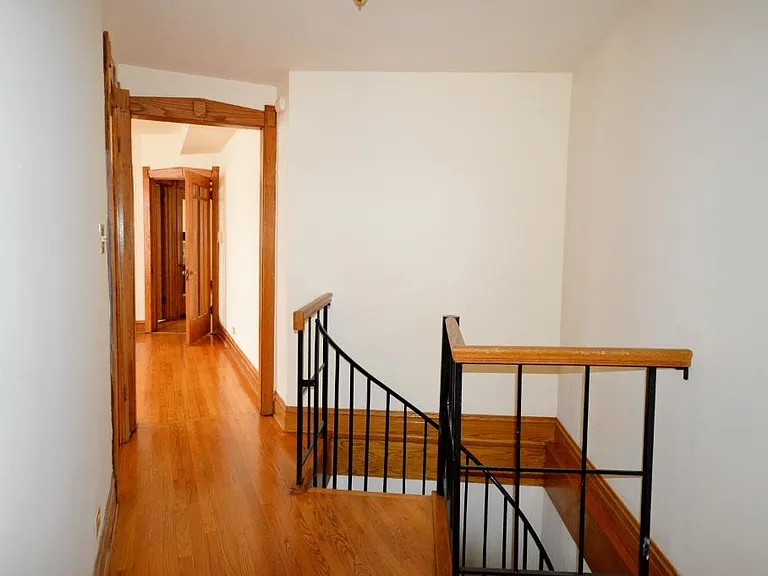 2116 W Berteau Ave #1 — Photo 7
