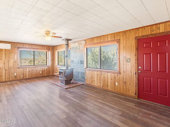 4th image of 37 Wagon Wheel Ln