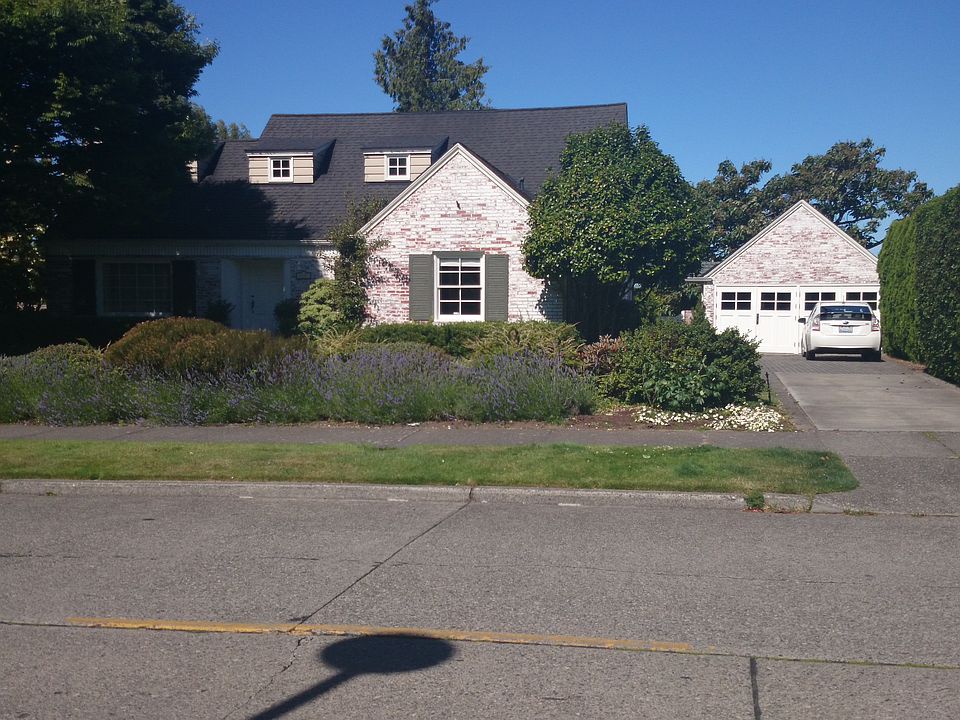 2nd image of 2827 W Viewmont Way W