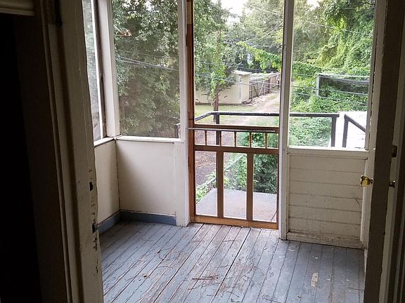 3rd image of 421 Columbia St