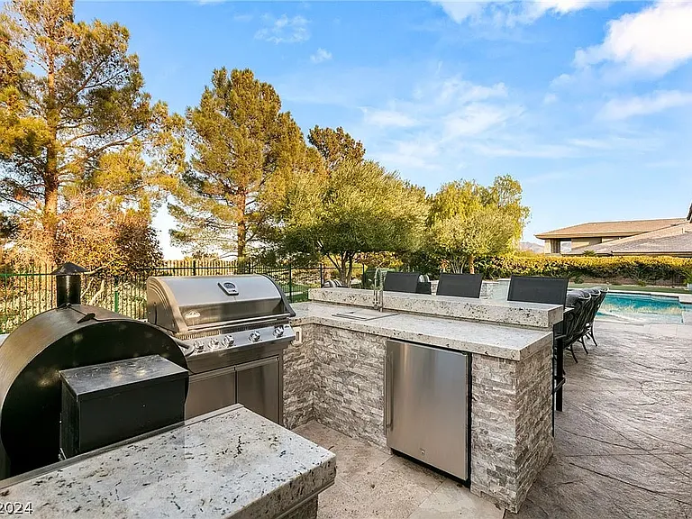 18 Castle Oaks Ct — Photo 27