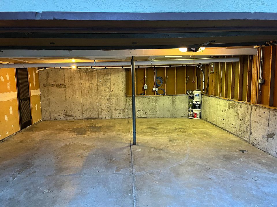 1st image of 810 Vondelpark Dr