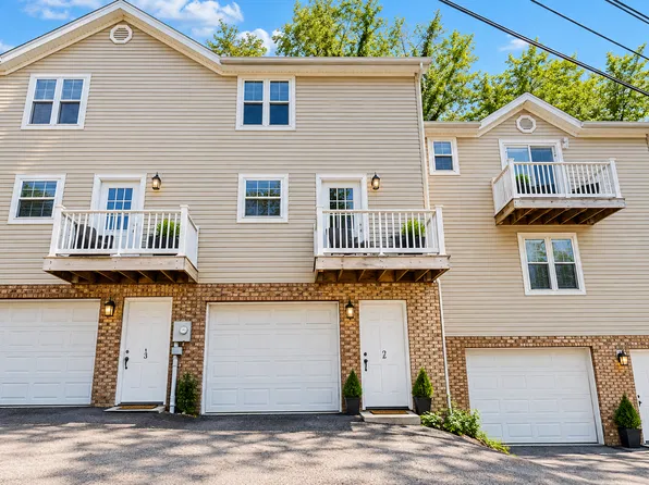 2 Bakers Pt, Morgantown, WV 26505