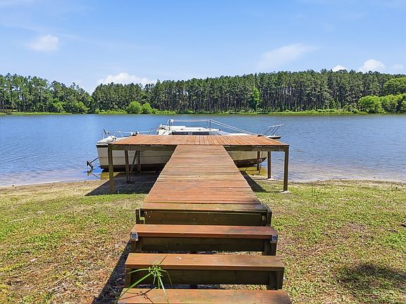 3rd image of 501 Southern Lakes Dr