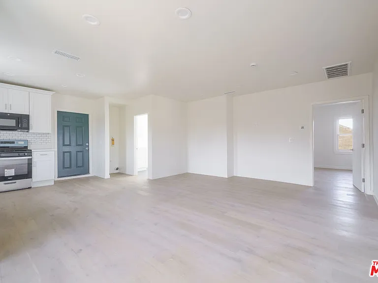 2896 1/4 W 14th St #1/4 — Photo 7