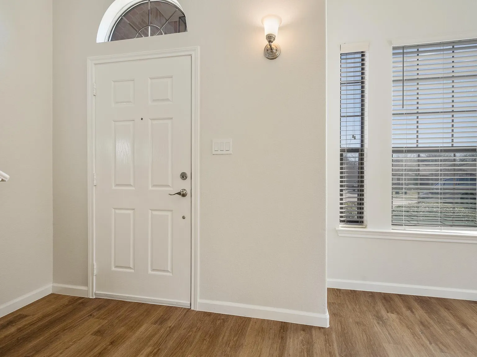4 bed, 2084 sqft, $2,300 — Photo 3