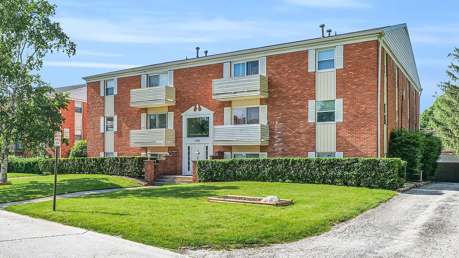 1002 E Harding Dr APT 201 photo 1
