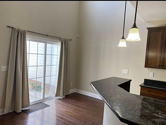 5th image of 1414 Burnside Dr