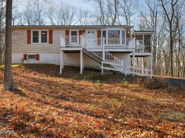 122 Cloudcrest Dr, Hawley, PA 18428