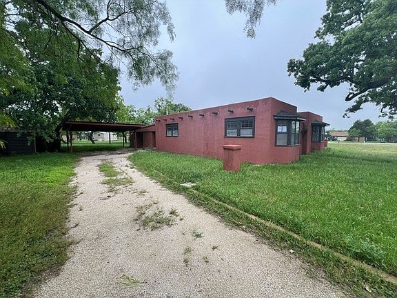 2nd image of 817 Tanglewood Dr