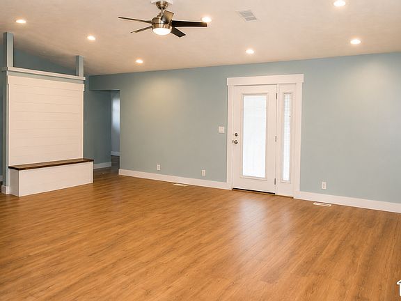 5th image of 438 S Locust Ave