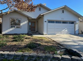 1353 Moon Glo Dr, Grants Pass, OR 97527