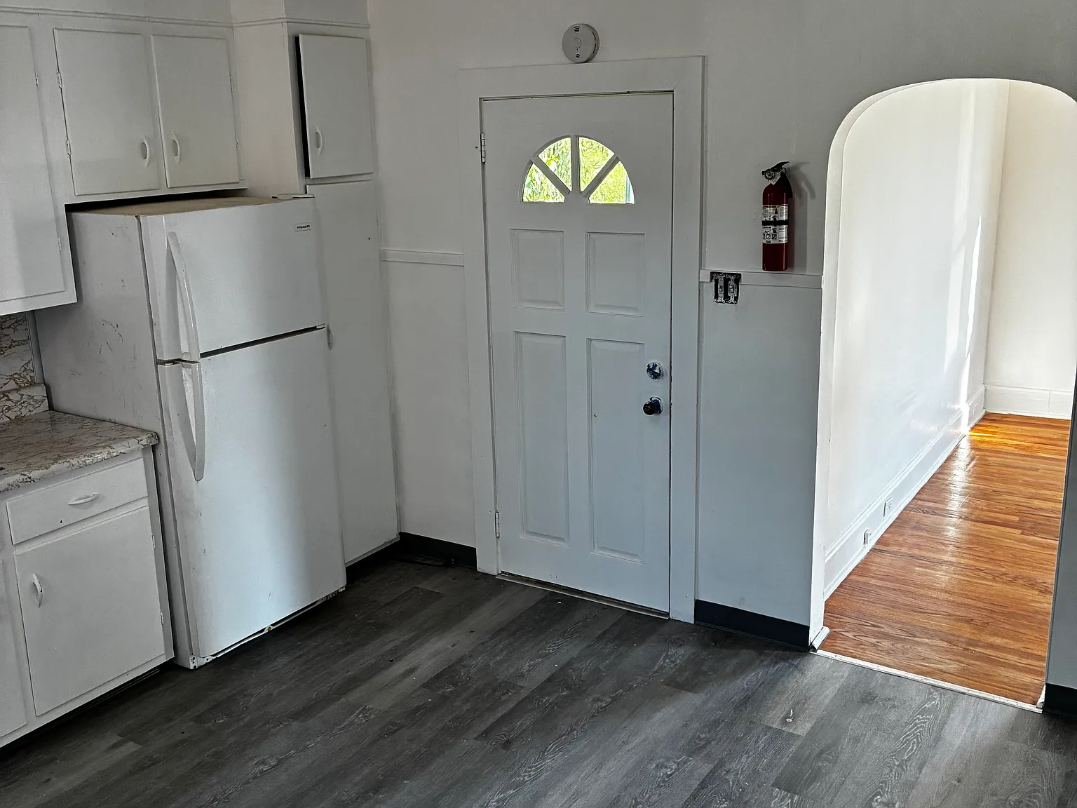 3 bed, 1300 sqft, $1,200 — Photo 2