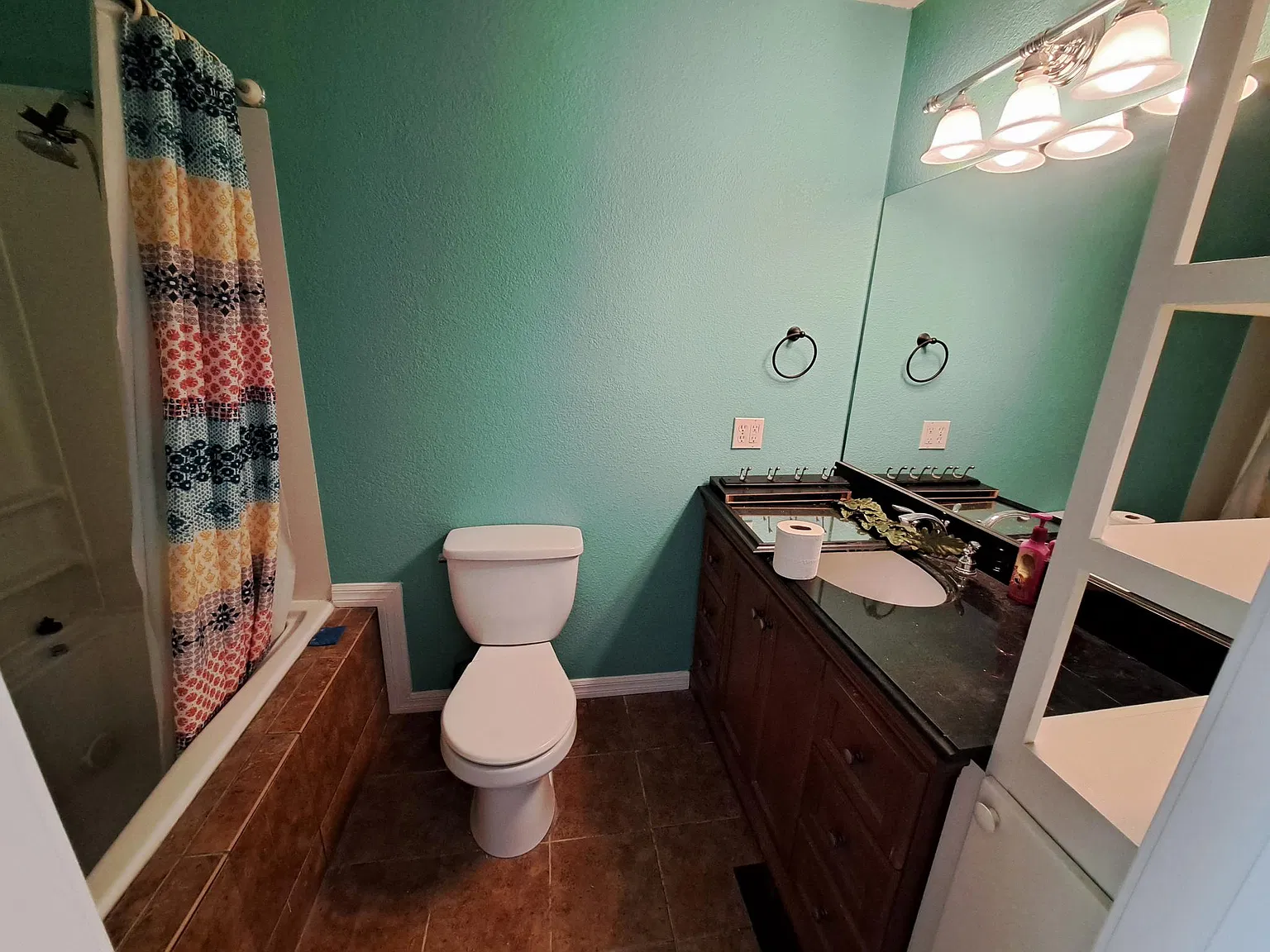 5 bed, 2000 sqft, $1,900 — Photo 3