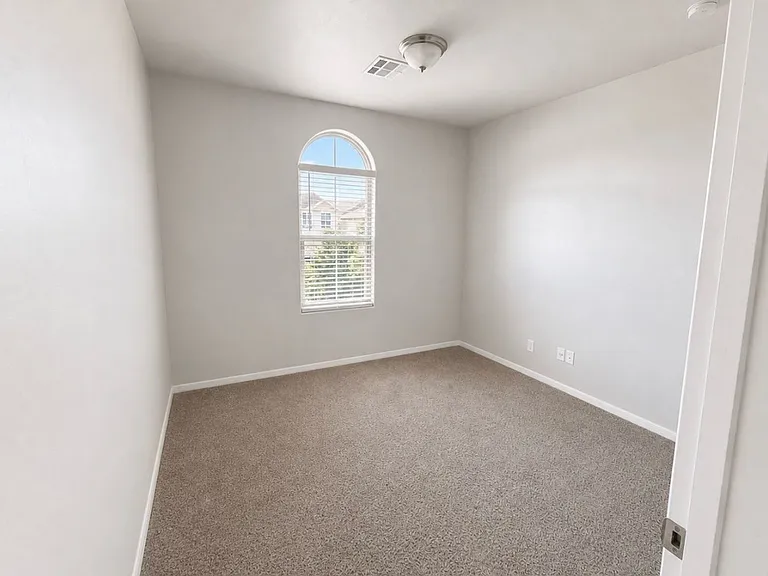 1088 Bronze Hill Ave — Photo 5
