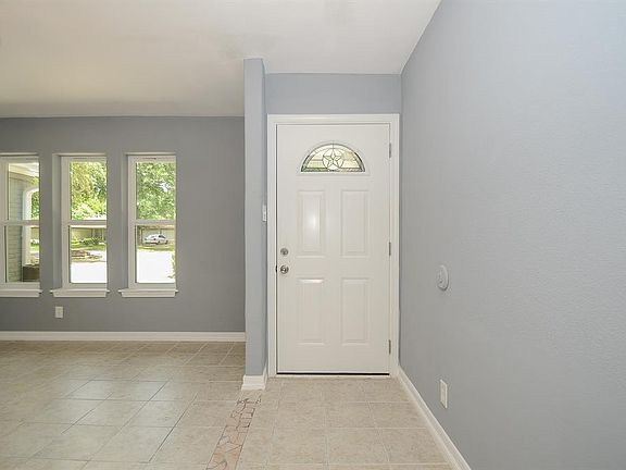 4th image of 2703 Fortuna Dr
