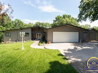 6037 Sycamore Rd, Meriden, KS 66512