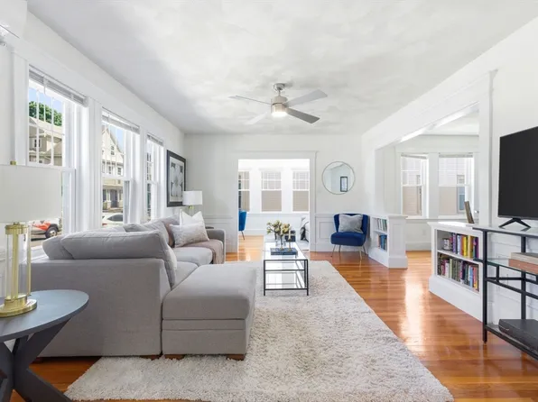 48 Farquhar St, Roslindale, MA 02131