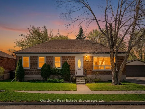 705 Bellaire St, Peterborough, ON K9J 3Y7