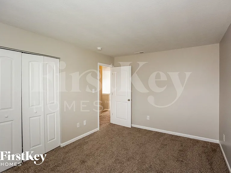 15490 Farmland Ct — Photo 11