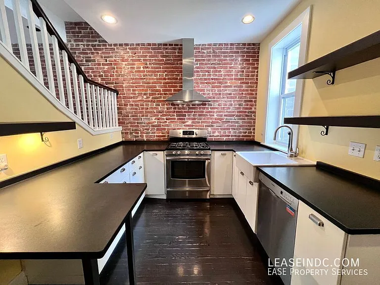 1906 9th St NW — Photo 8