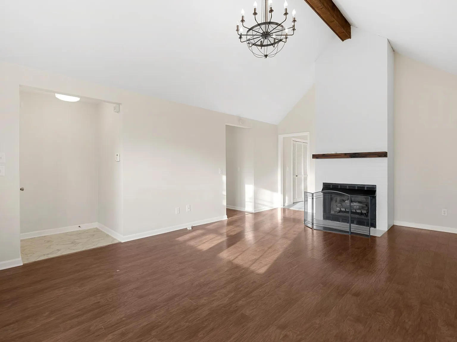 3 bed, 1352 sqft, $2,495 — Photo 3