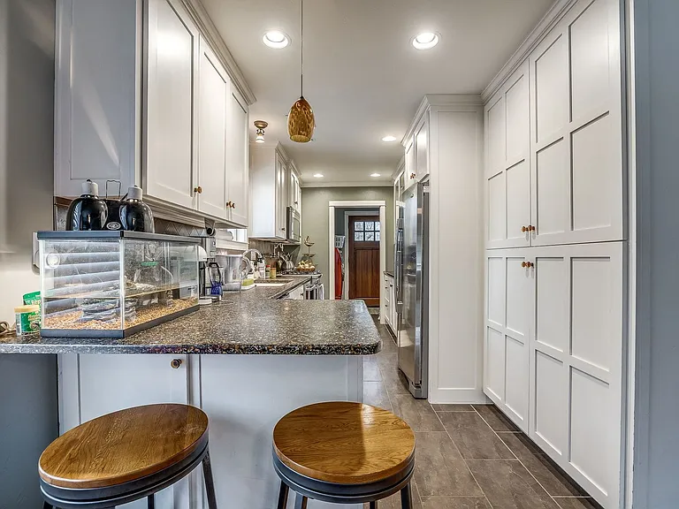 315 College Ave — Photo 4