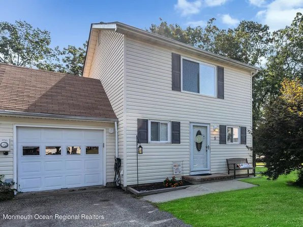 5 Desiree Ct, Howell, NJ 07731