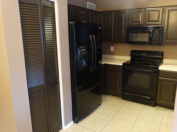 4th image of 5241 E Glencove Cir