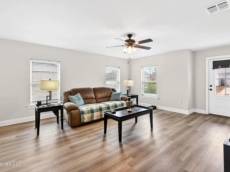 18102 Evergreen Dr — Photo 5